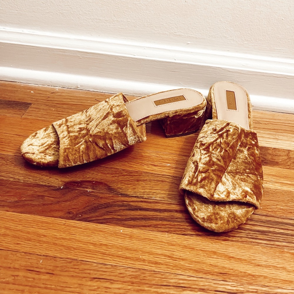 Forever 21 | Mustard Yellow Crushed Velvet Open Toed Mule Heels | Size 7